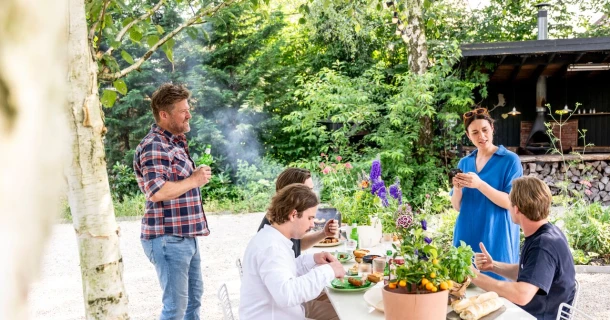 Zomer zonder gezoem? Zo houd je vliegen en wespen weg van je terras. Thumb