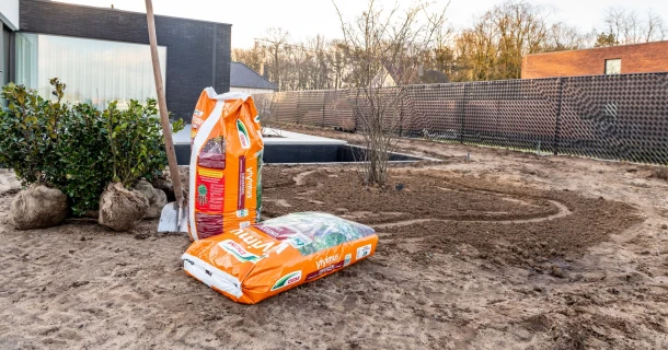 StukArt tuinen verbetert de bodemstructuur met DCM VIVIMUS® en DCM ACTIVATOR® Thumb